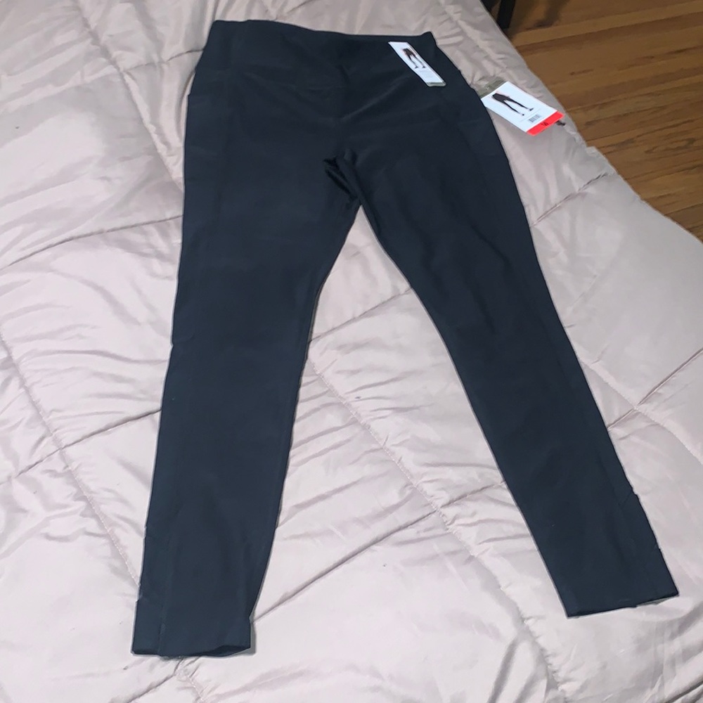 mondetta medium black leggings with pocket. never used.